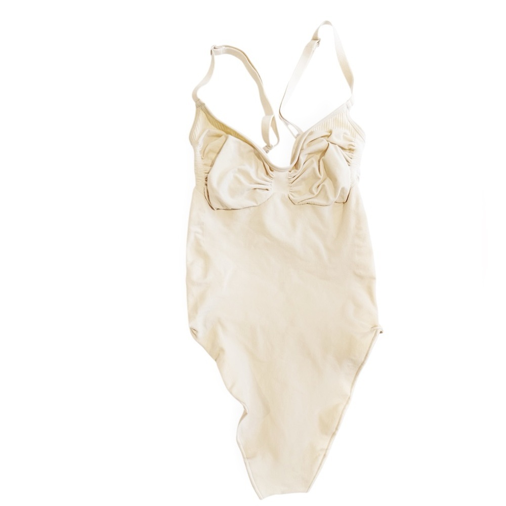 NEW SKIMS  Shapewear Thong Bodysuit color:sand - Picture 3 of 8